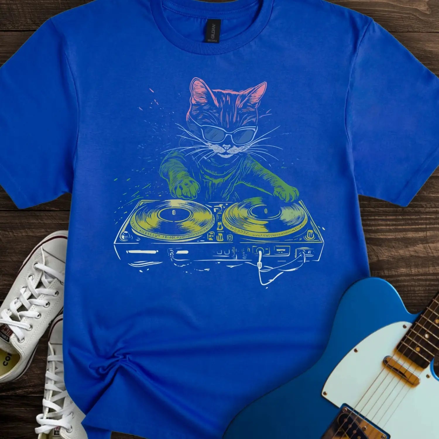 DJ Paws T-shirt - T-Shirt