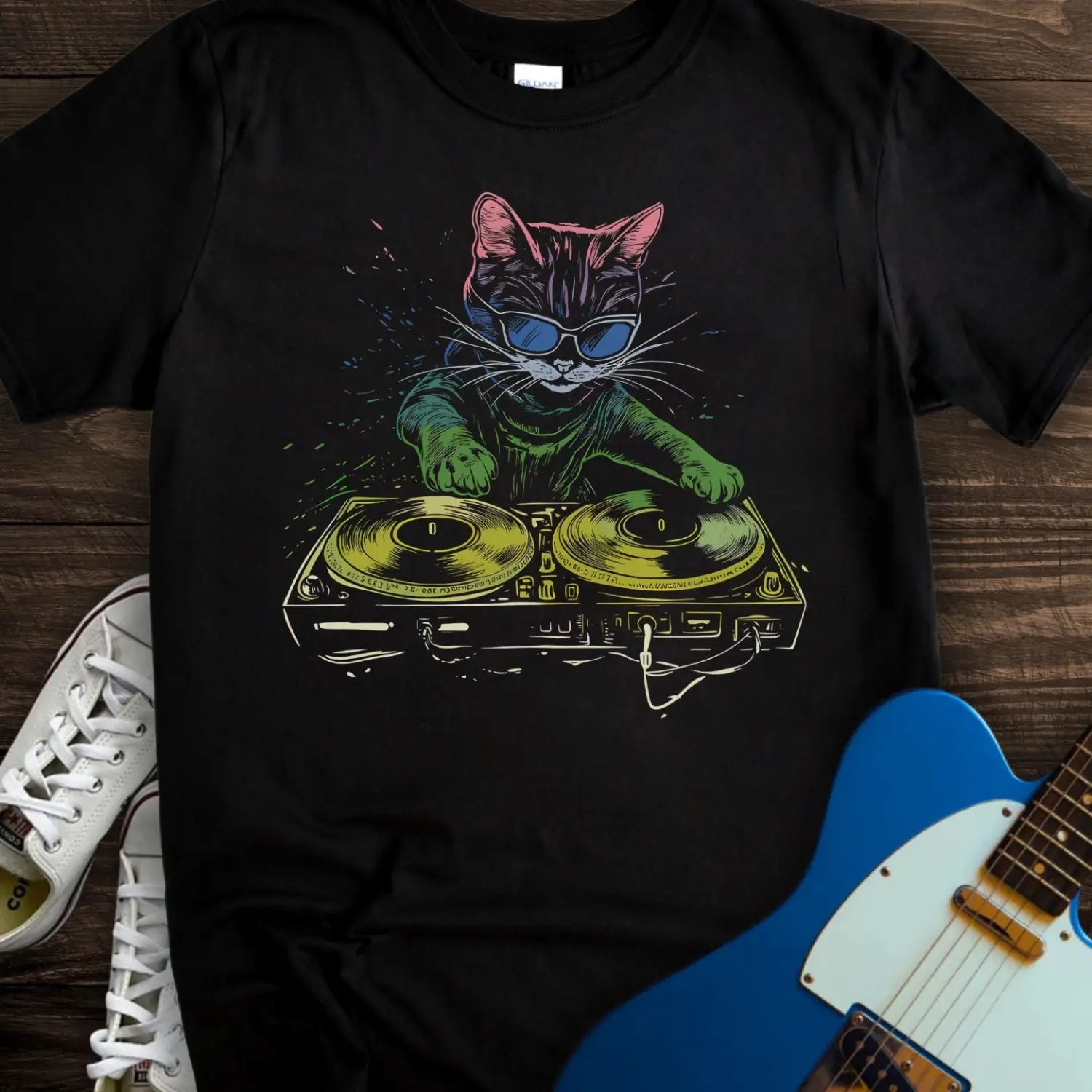 DJ Paws T-shirt - Black / S - T-Shirt