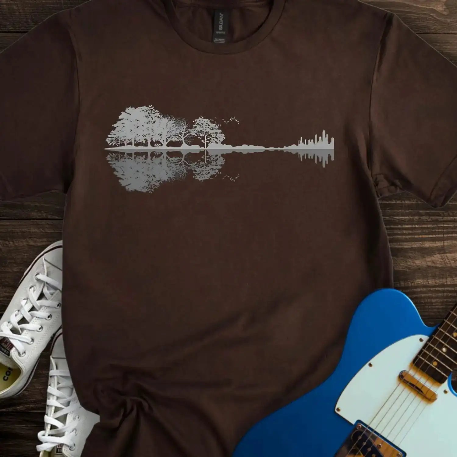 Forest Guitar (I) T-shirt Dark Chocolate