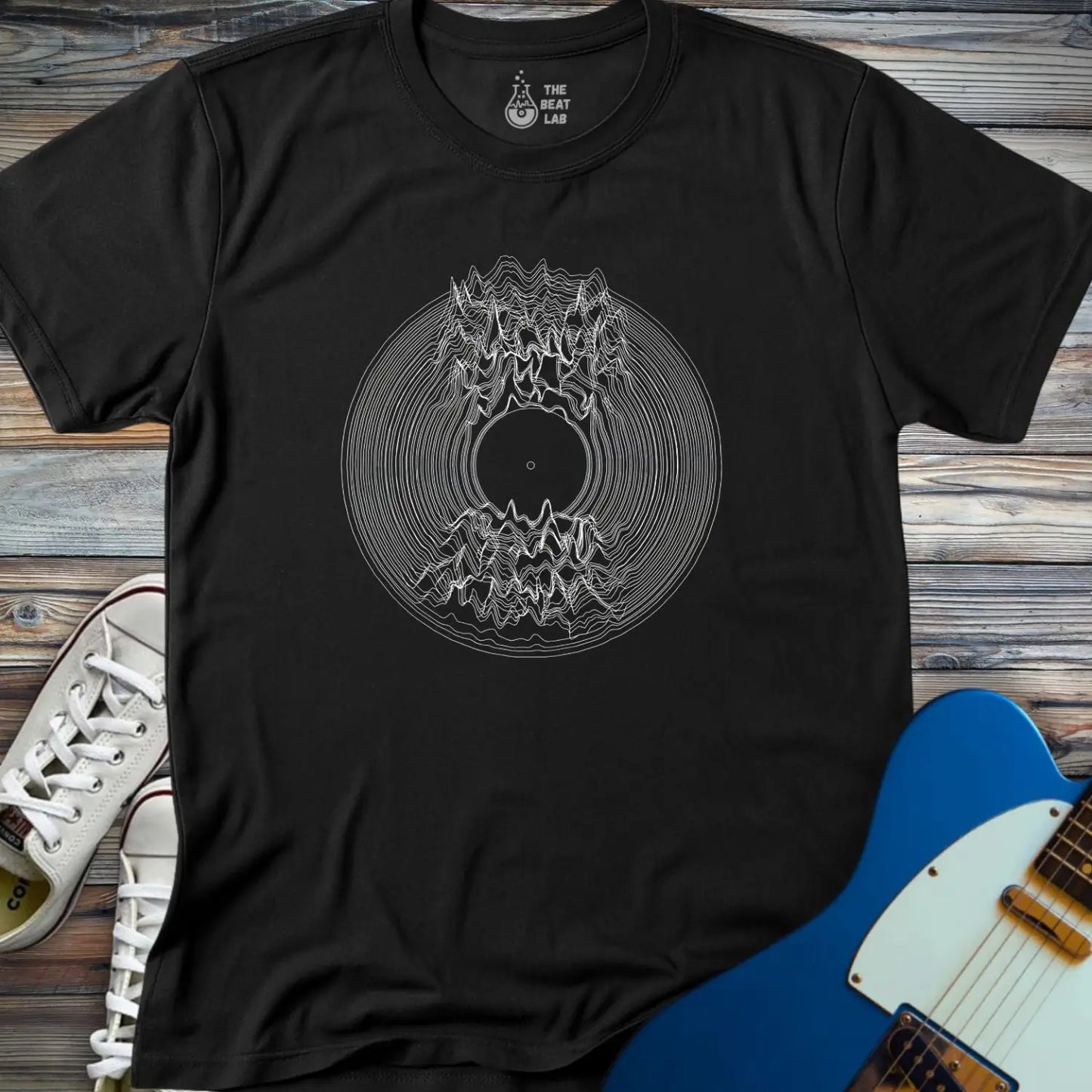 Vinyl Radio Waves T-shirt - Black / S - T-Shirt